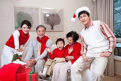 《夏洛克·福尔摩斯：第一章》电影手法预告